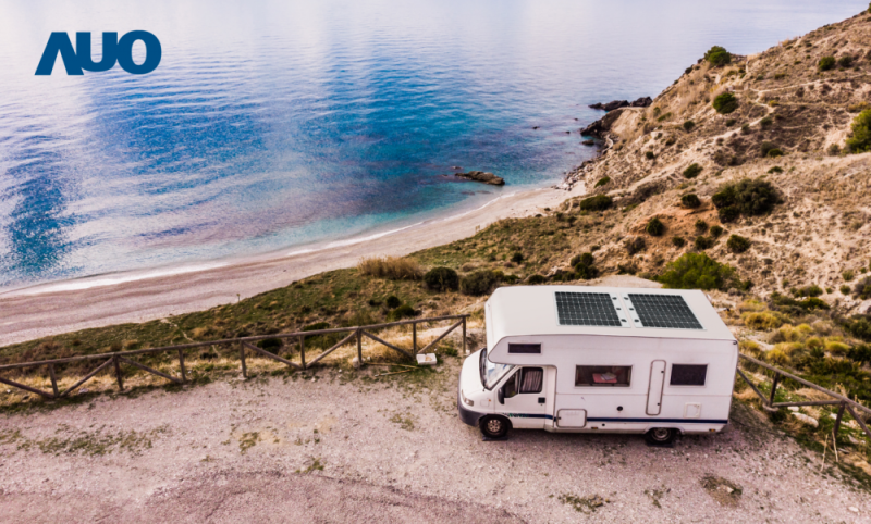 「可撓輕量化太陽光電板SunCurva」使用輕量特殊耐候型複合板取代傳統太陽能板的玻璃前板，不僅降低70%重量，每米平方僅3Kg；具有抗衝擊性能及通過電磁相容性測試，可應用於交通運輸工具，如露營車、遊艇等